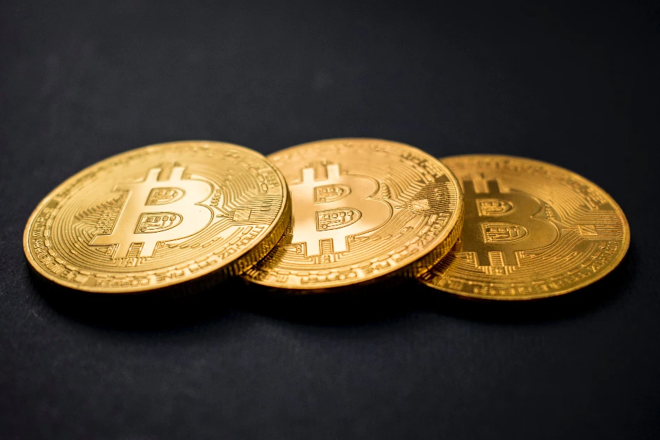 De ce să fii interesat de Bitcoin și cum poate schimba lumea